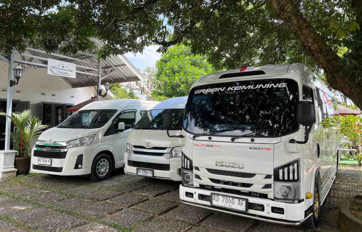 Elf Giga Long Sewa Transportasi Green Kemuning