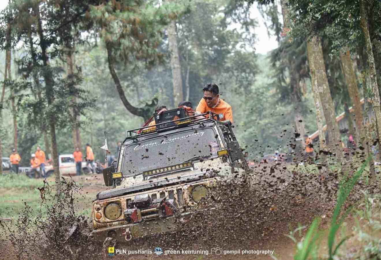 Jeep Private Medium Trip Green Kemuning
